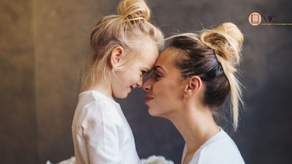 mulher com a filha - Deus te escolheu para um propósito