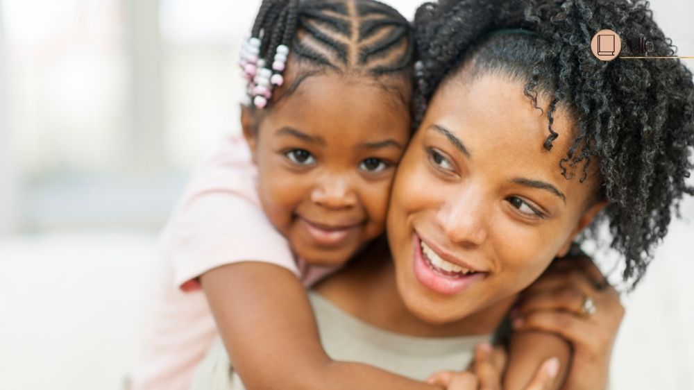 mulher com a filha no colo - Mães da Bíblia