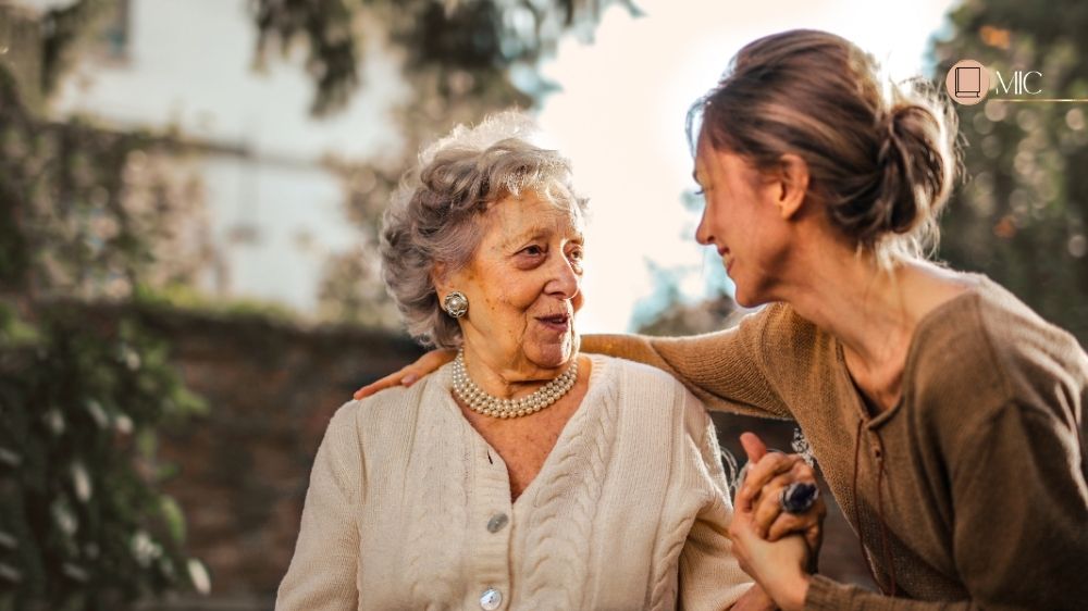 Mãe e filha conversando- Dicas de Presentes para o Dia das Mães - Cristãs.
